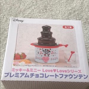 Mickey Minnie chocolate syrup fountain